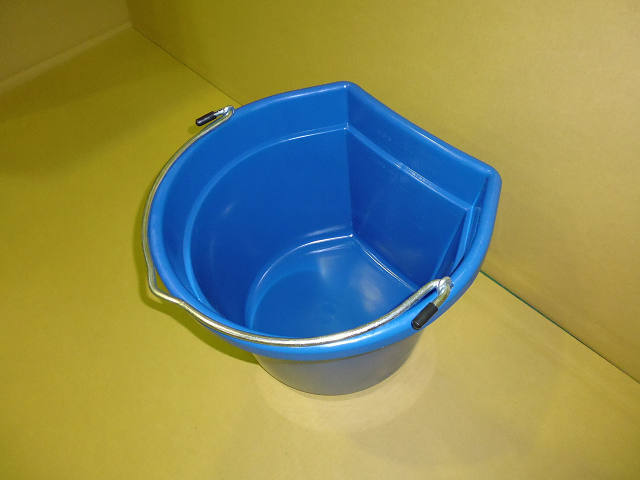 D形プラ水桶(青)