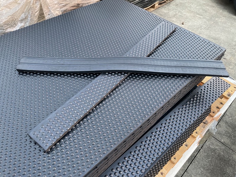 (J)厩舎マット95x950x15t